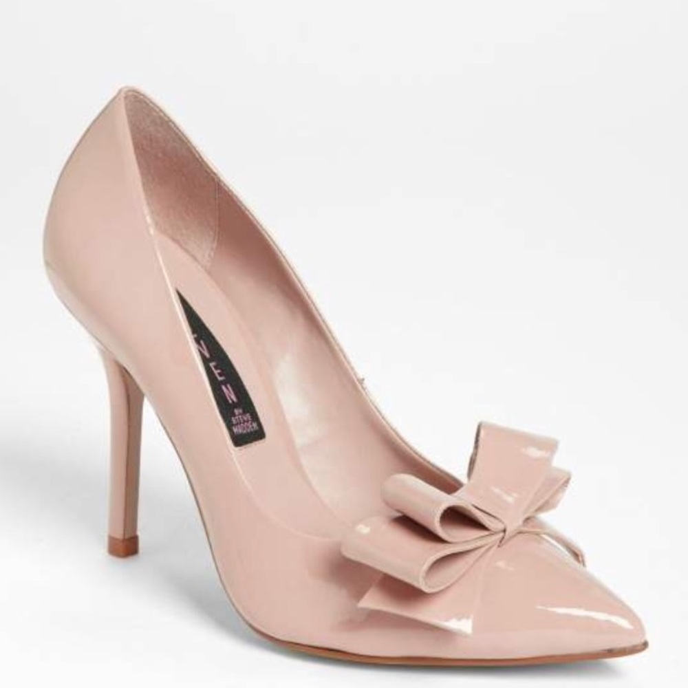 Steven Madden elegant pump with bow